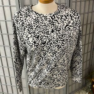 Athleta Leopard Print Seamless Long Sleeve Shirt. Black and white, Extra Small.